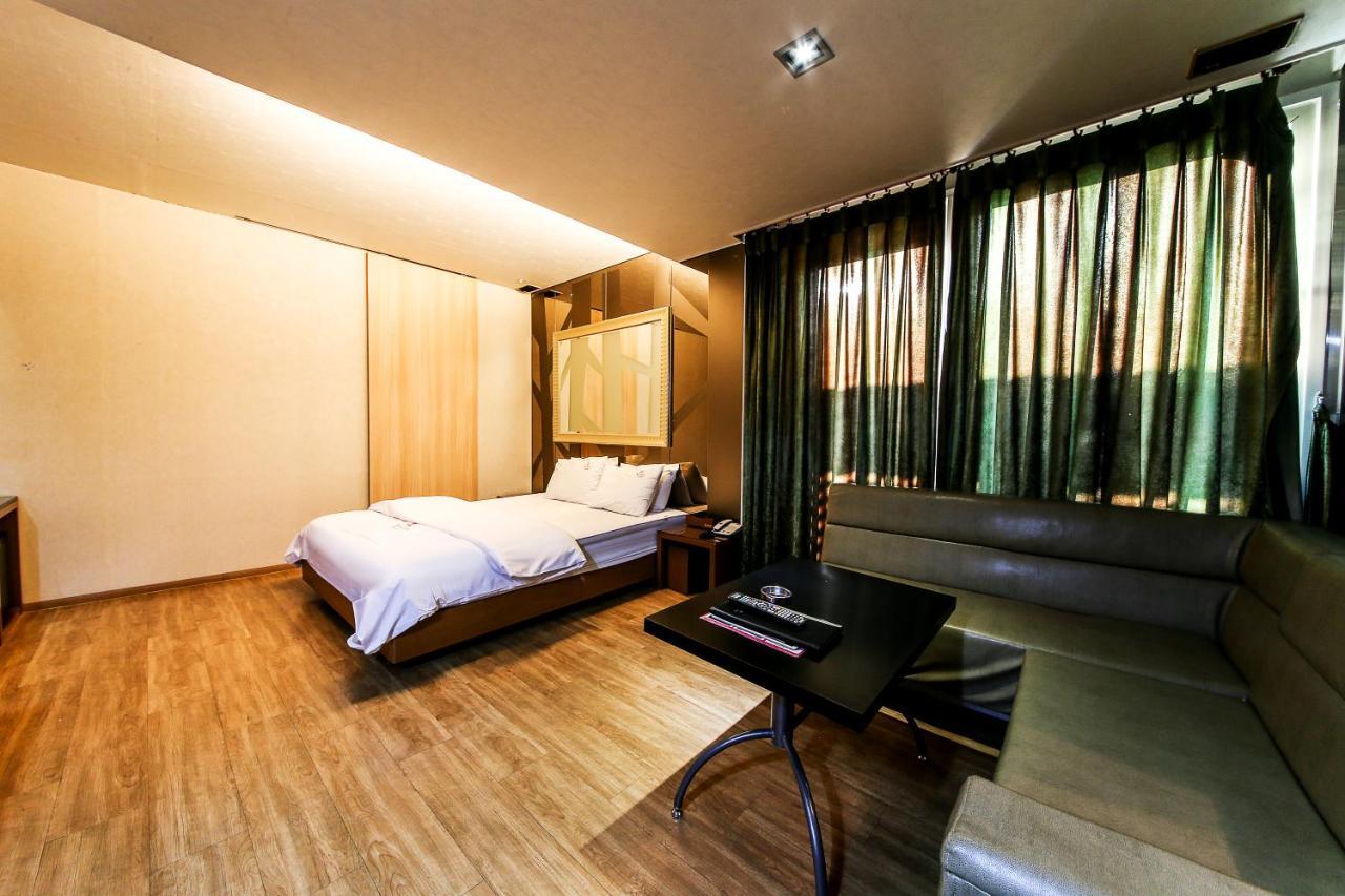 Gyeongju Arrietty Motel Bagian luar foto