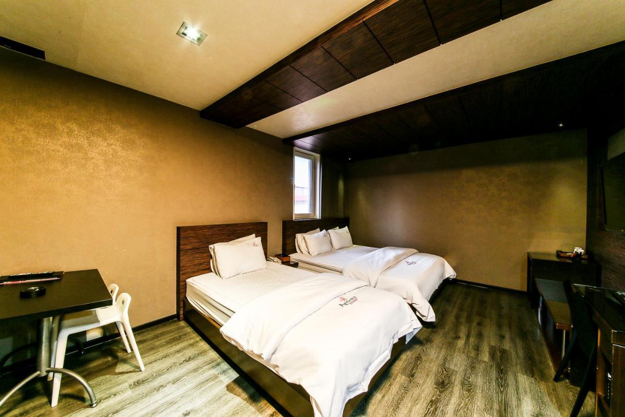 Gyeongju Arrietty Motel Bagian luar foto