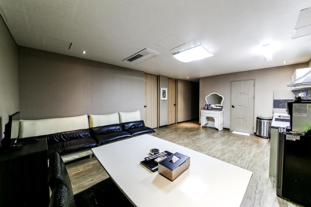 Gyeongju Arrietty Motel Bagian luar foto