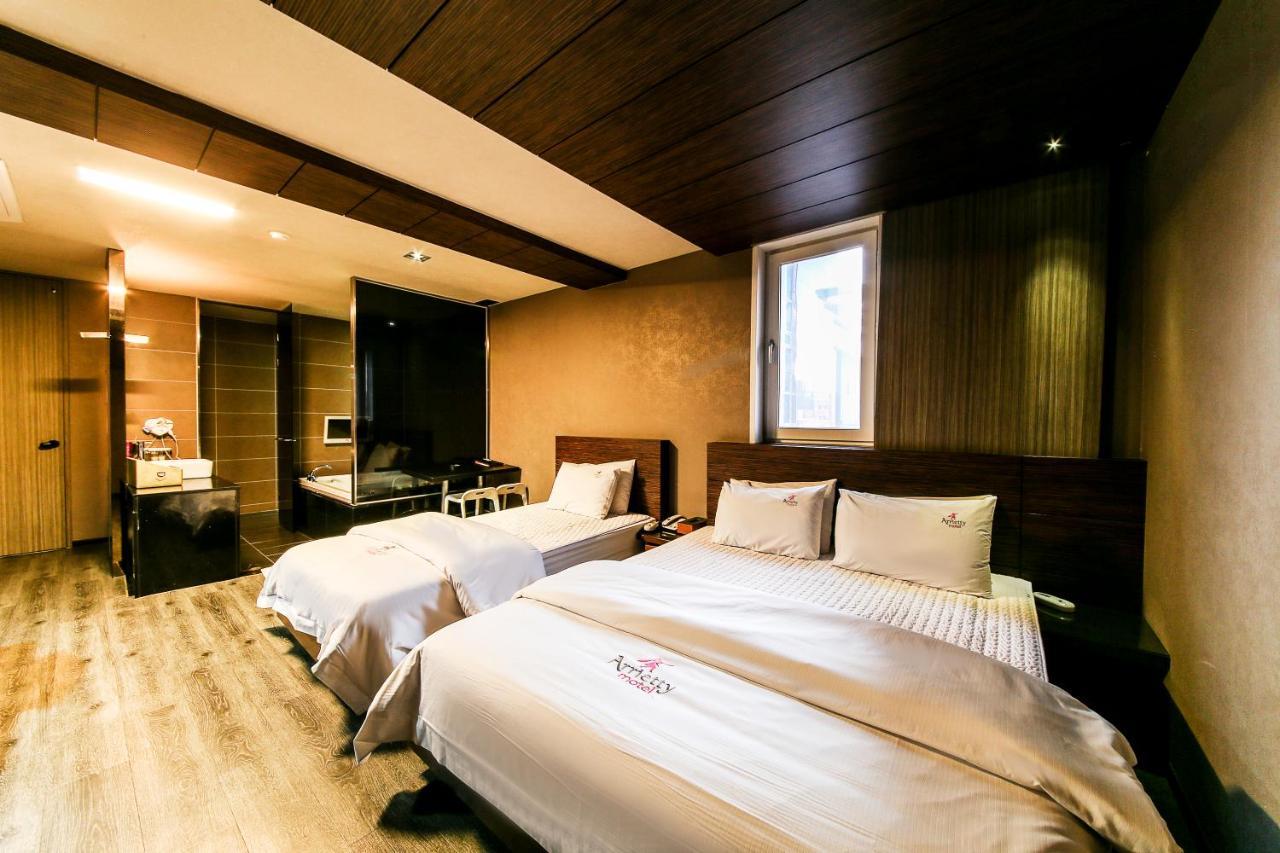 Gyeongju Arrietty Motel Bagian luar foto