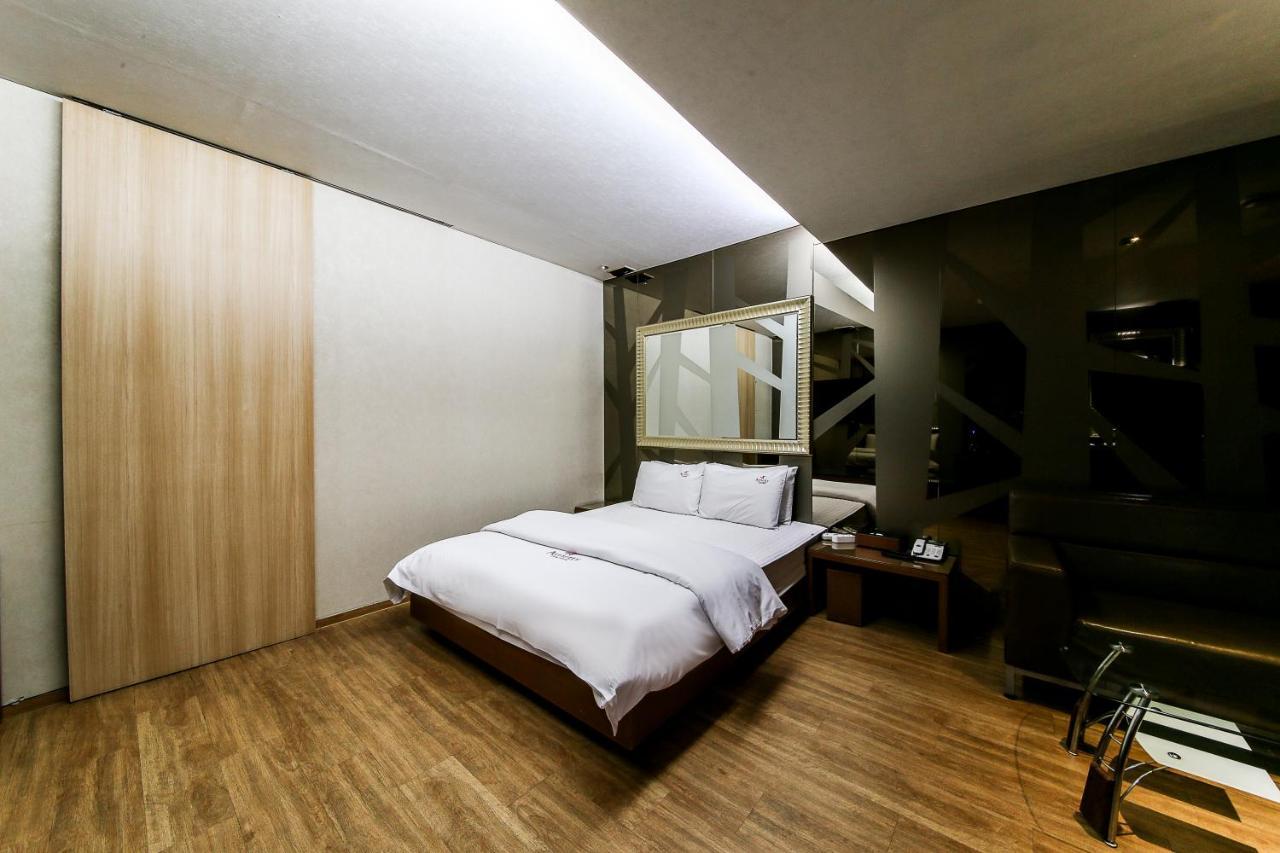 Gyeongju Arrietty Motel Bagian luar foto