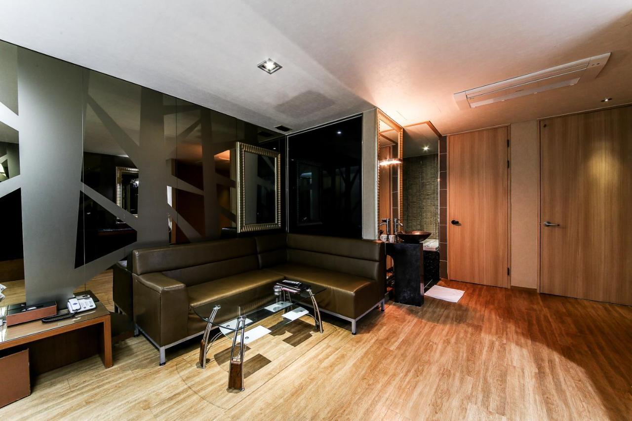 Gyeongju Arrietty Motel Bagian luar foto